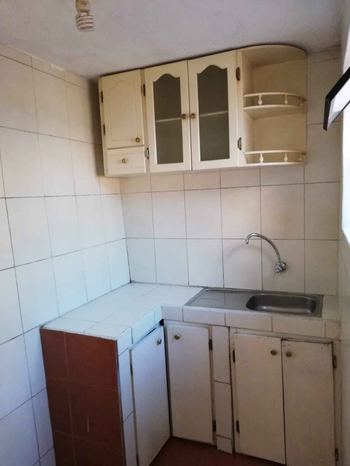 se arrienda casa con garaje