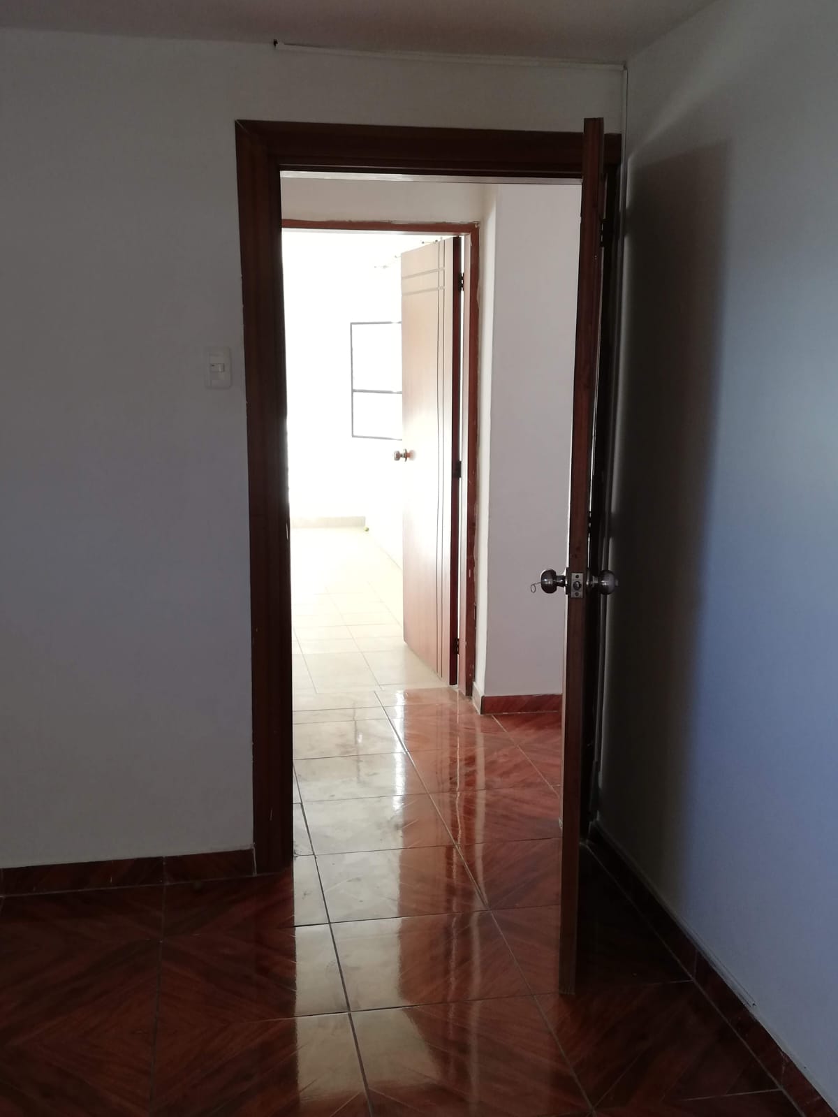 se arrienda casa con garaje