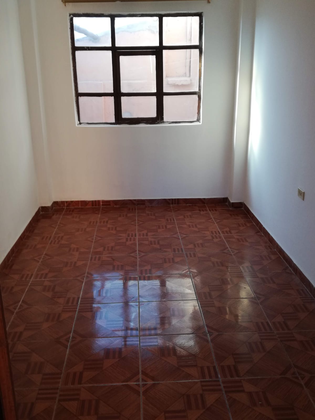 se arrienda casa con garaje