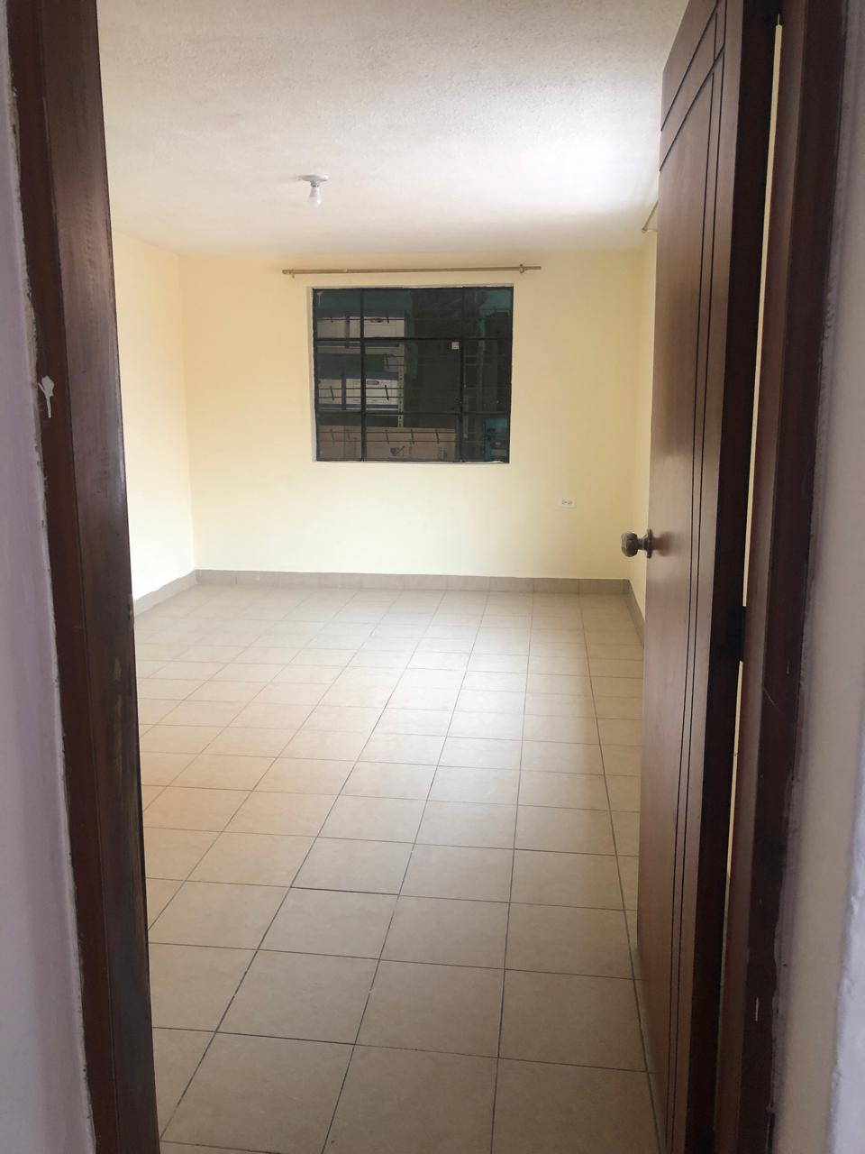se arrienda casa con garaje