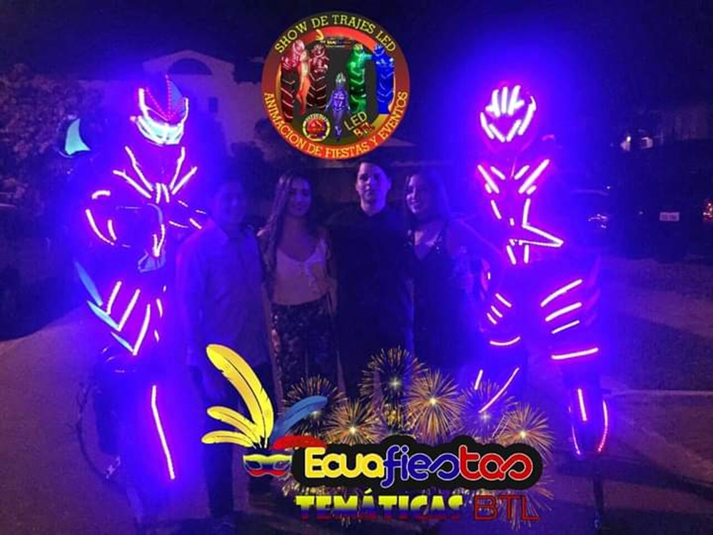 Show Hora Loca Guayaquil Robots Led Cabezones